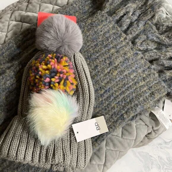 NWT BP Bundle of One Pick-A-Pom Beanie/ Interchangeable Poms and Scarf - One Siz - Picture 1 of 8